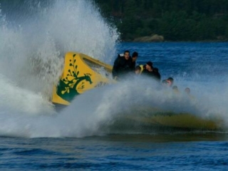 Jet boat